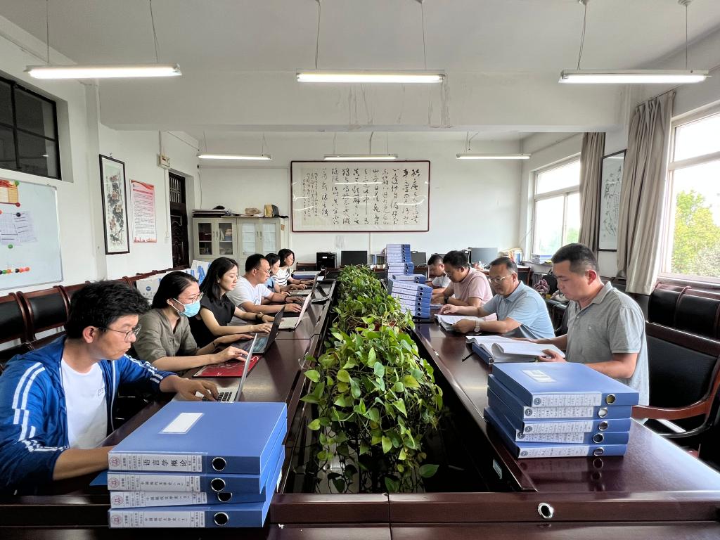 沒有暑假 追趕超越 文學(xué)院穩(wěn)步推進(jìn)本科教育教學(xué)審核評(píng)估工作